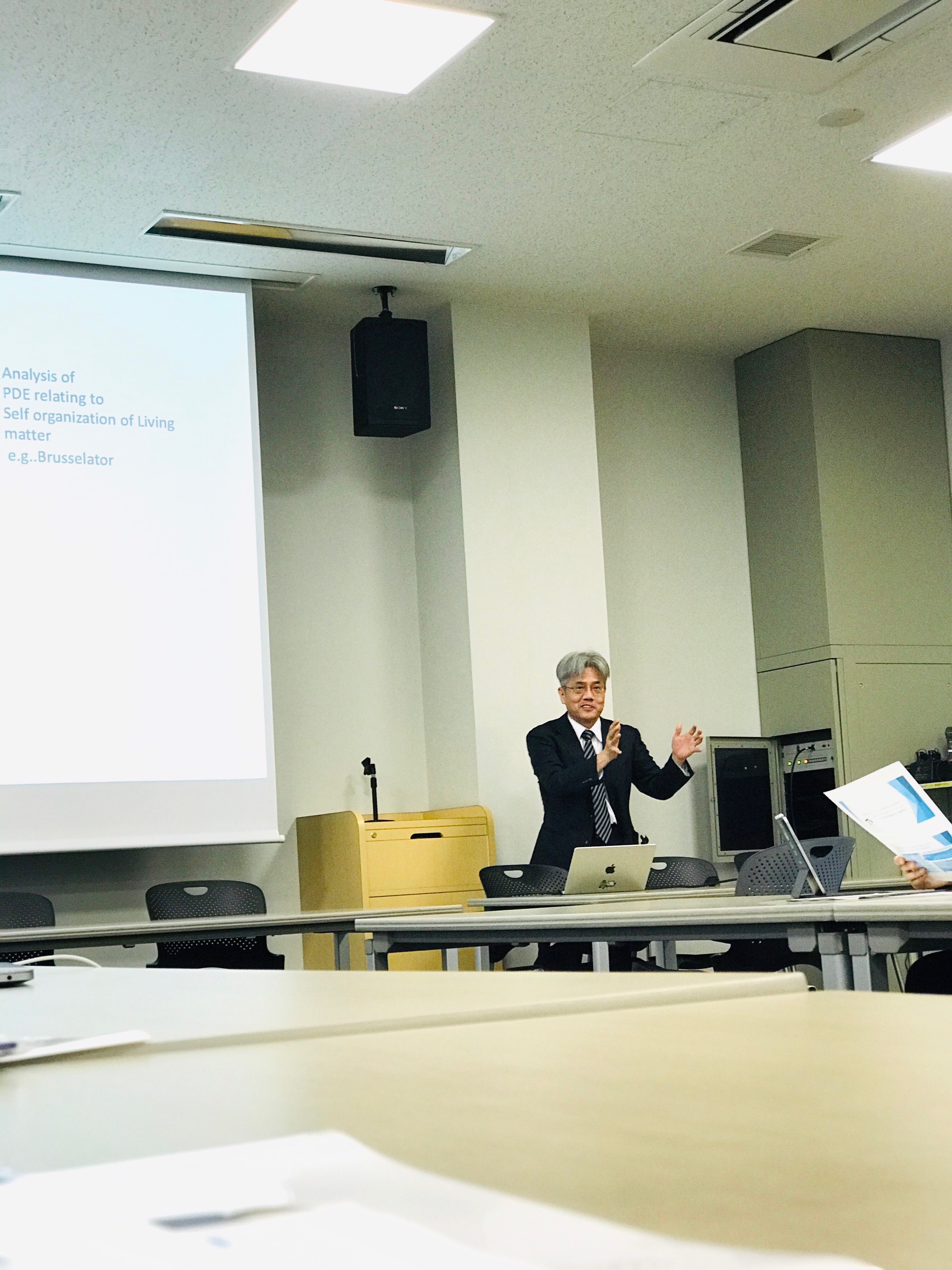 1 GS Hiraku Nishimori Giam doc Gioi thieu Vien NCCC Khoa hoc Toan hoc Meiji